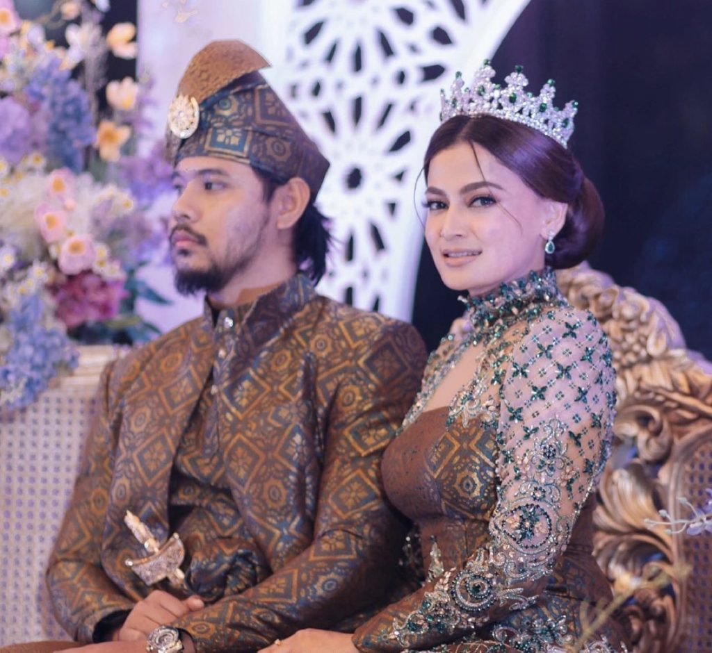 Patut Rm15juta Tajaan kahwin..” Ramai sangka bernikah dengan anak Raja, Reen Rahim nampak seperti pemaisuri luar negara – Arena Bola Sepak